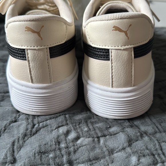 Women’s Puma Smash v3 Beige and Black Leather Casual Sneakers. Sz 8 . Like NEW. - Picture 3 of 9